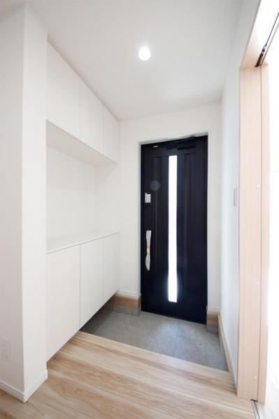 ふじみ野市苗間　中古一戸建て 玄関