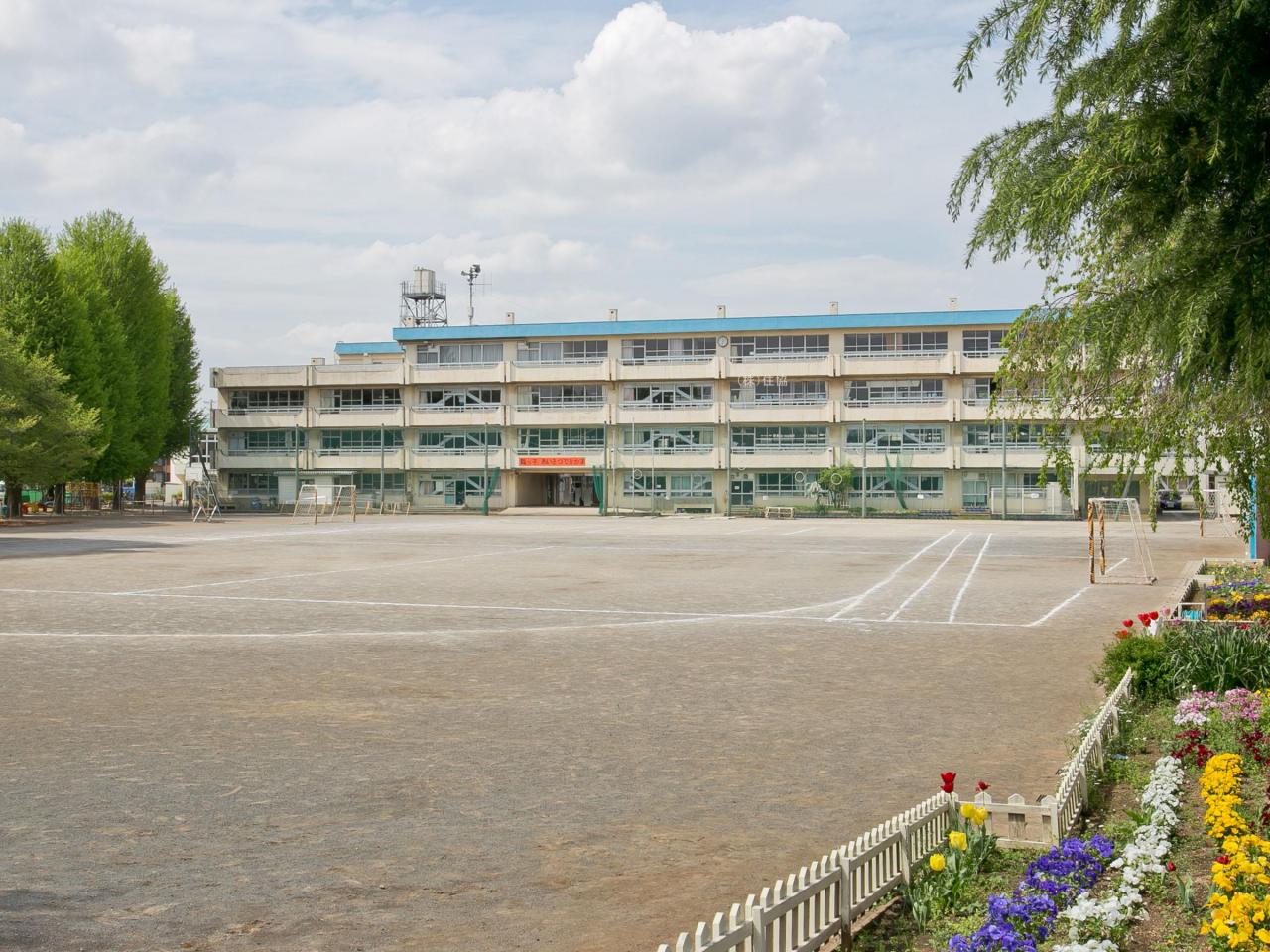 富士見市立鶴瀬小学校