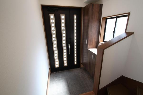 志木市柏町6丁目　中古一戸建て 玄関