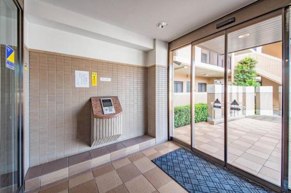 【駅徒歩11分／2駅利用可能】ウインベルコーラス狭山ケ丘 5階 ≪リフォーム物件≫  エントランスホール