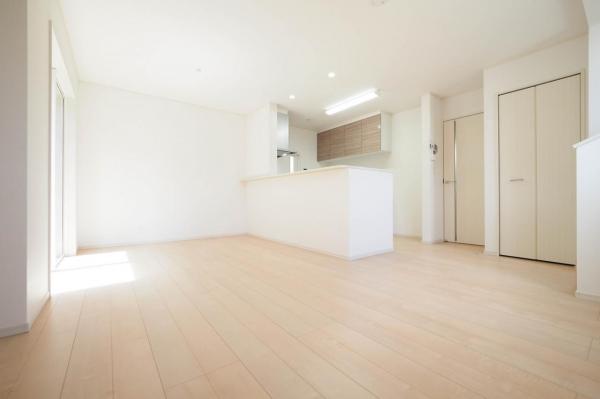 狭山市狭山　未入居　中古一戸建て リビングダイニング