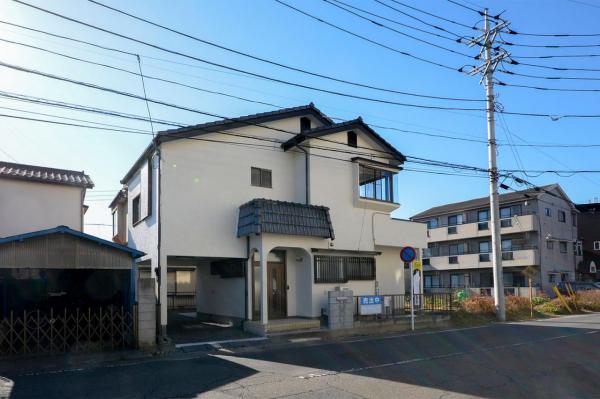 坂戸市鎌倉町　中古一戸建て 前面道路含む現地写真