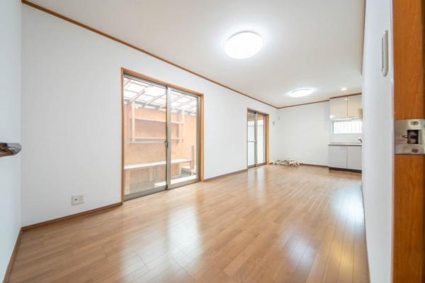 飯能市笠縫　中古一戸建て リビングダイニング