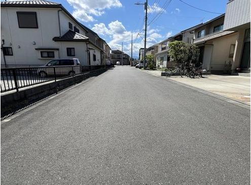 飯能市双柳　中古一戸建て 前面道路含む現地写真