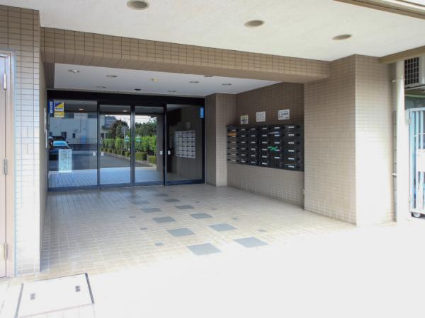 コスモ坂戸　3階 エントランス（外）