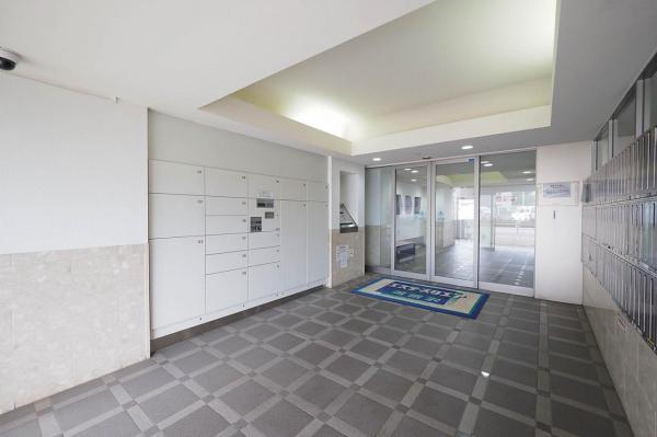 エステ・スクエア新所沢　3階 エントランス（外）