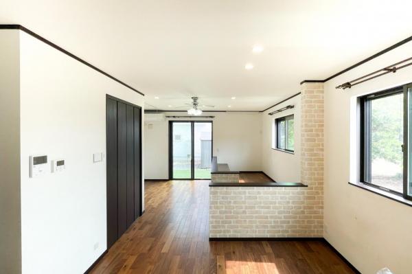 【カースペース3台／太陽光搭載】日高市猿田　中古一戸建て リビングダイニング