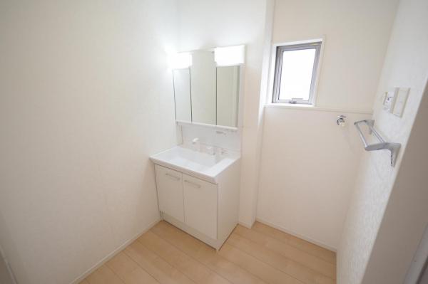 【築浅｜2022年築】新座市野火止1丁目　中古一戸建て 洗面化粧台