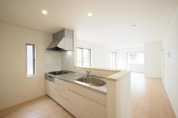 【築浅｜2022年築】新座市野火止1丁目　中古一戸建て キッチン