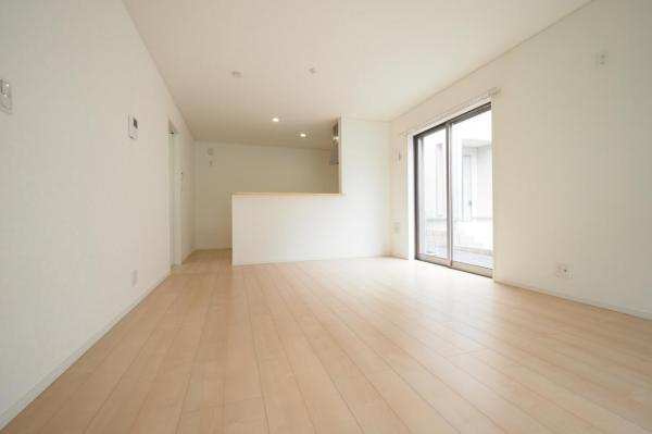 【築浅｜2022年築】新座市野火止1丁目　中古一戸建て リビングダイニング