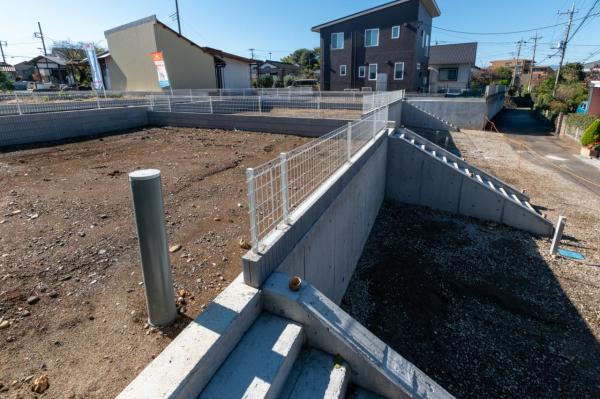 入間市黒須2丁目　土地 前面道路含む現地写真