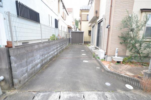日高市中沢　中古一戸建て 駐車場