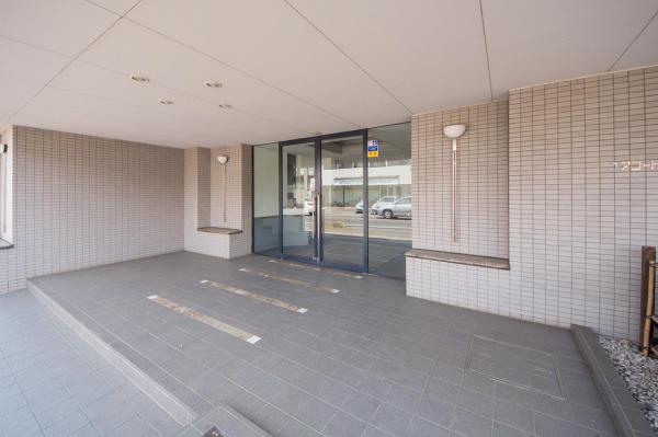 【リフォーム物件】ユアコート武蔵藤沢 エントランス（外）