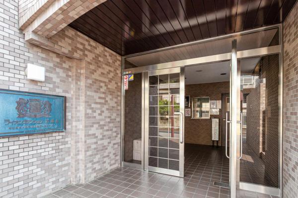 ライオンズマンション若葉台　1階 エントランス（外）