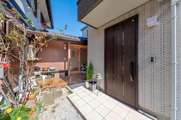 【住協のお預かり物件】入間市仏子　中古一戸建て　2棟売り 玄関