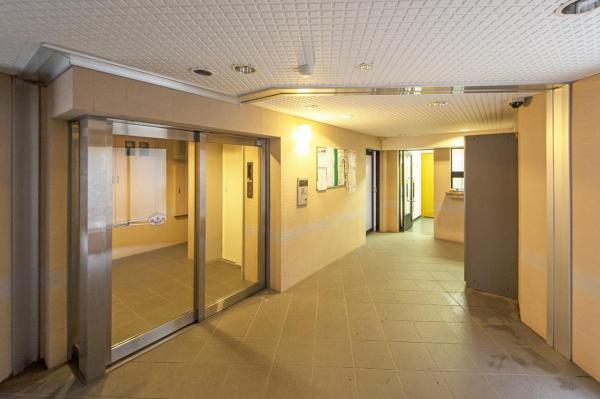 ワイズユウラク西所沢　3階 エントランスホール