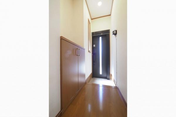 狭山市水野　中古一戸建て 玄関