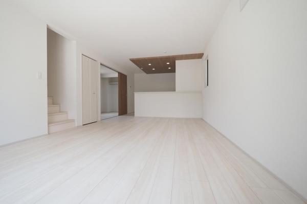 川越市今成3丁目　新築一戸建て リビングダイニング