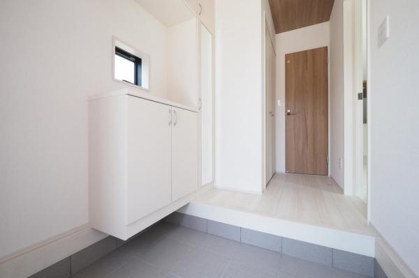 川越市今成3丁目　新築一戸建て 玄関