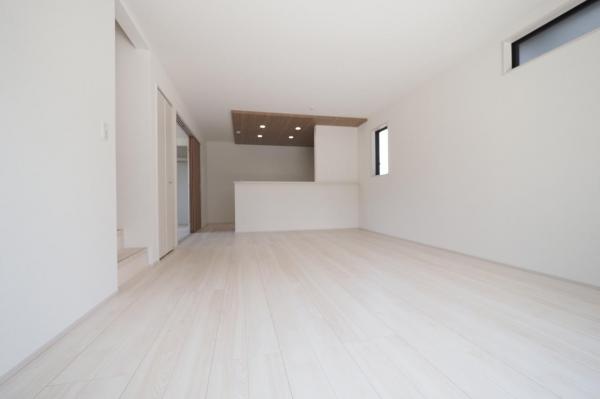 川越市今成3丁目　新築一戸建て リビングダイニング