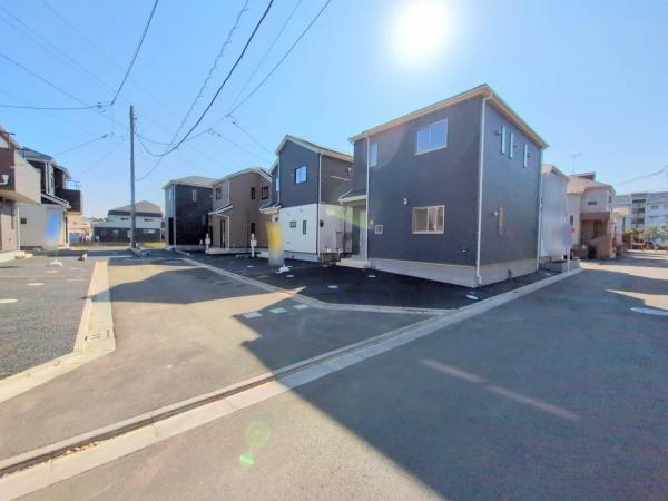 小平市上水新町2丁目　新築一戸建て 前面道路含む現地写真