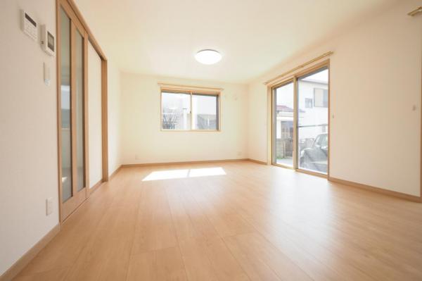 所沢市西狭山ケ丘1丁目　新築一戸建て リビング