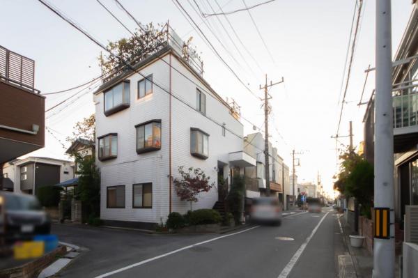 【角地／ガレージ／屋上2か所】新座市栄5丁目　中古一戸建て 前面道路含む現地写真