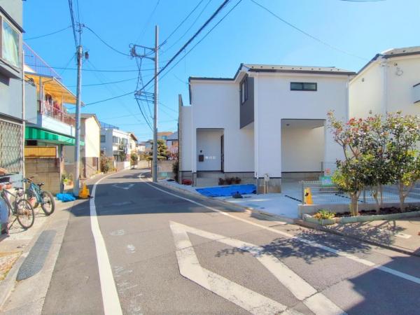 杉並区下井草2丁目　新築一戸建て 前面道路含む現地写真