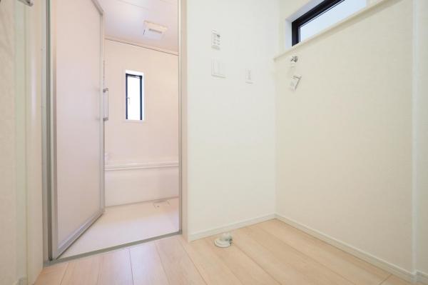 狭山市鵜ノ木　新築一戸建て ランドリースペース