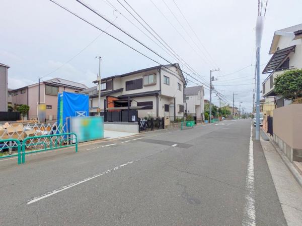 杉並区下井草2丁目　新築一戸建て 前面道路含む現地写真