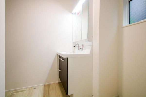 練馬区南大泉1丁目　新築一戸建て ランドリースペース