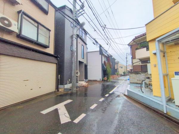 練馬区南大泉1丁目　新築一戸建て 前面道路含む現地写真