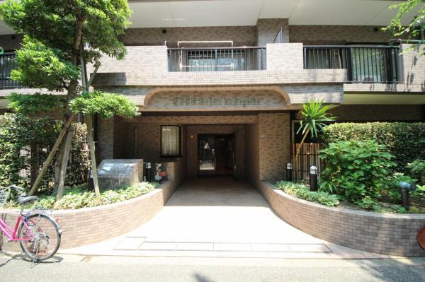 ナイスアーバン久米川　1階 エントランス（外）