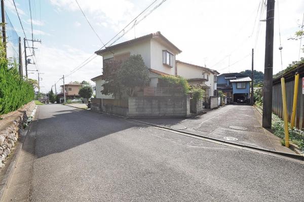 飯能市大字飯能　中古戸建 前面道路含む現地写真