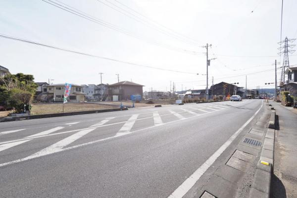 飯能市川寺　土地 前面道路含む現地写真