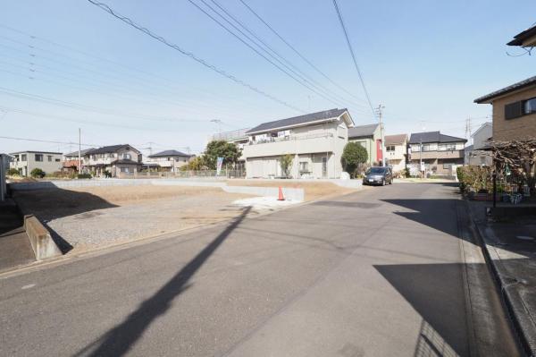飯能市川寺　土地 前面道路含む現地写真