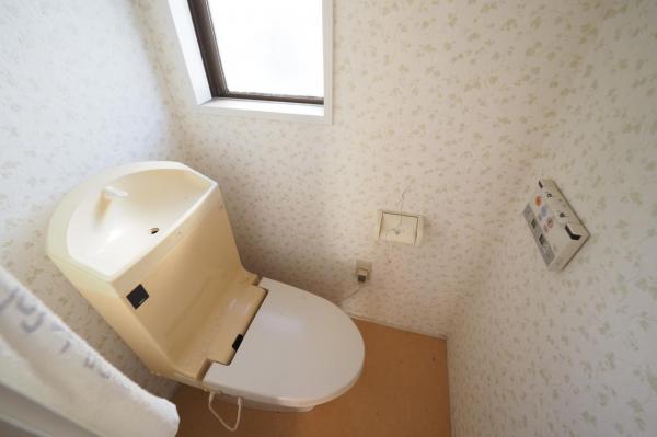 坂戸市花影町　中古一戸建て トイレ