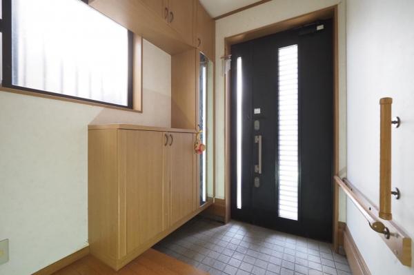 狭山市東三ツ木　中古一戸建て 玄関