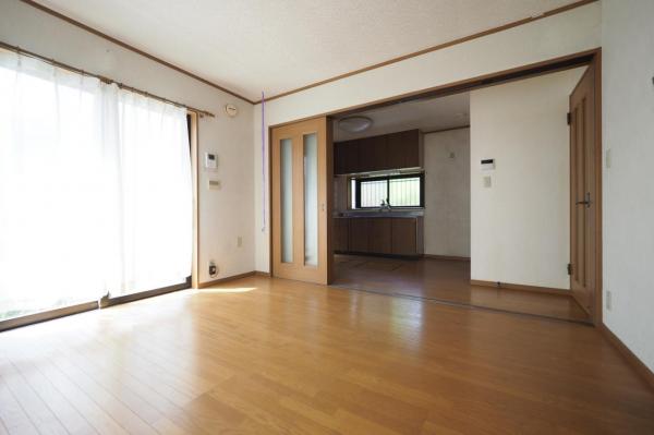 狭山市東三ツ木　中古一戸建て リビングダイニング