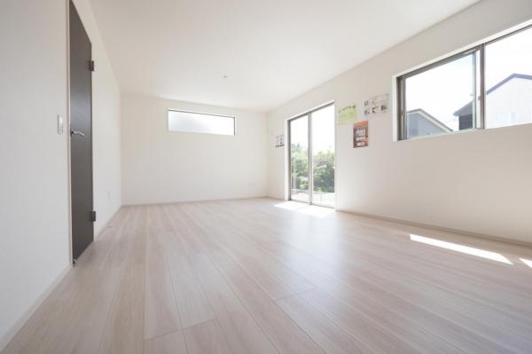 狭山市大字北入曽　新築一戸建て　全2棟 リビングダイニング