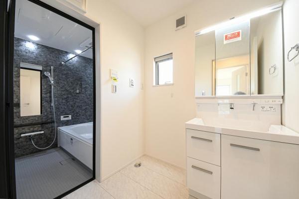 【価格変更／住協新所沢支店の現地販売会開催中】入間市扇台6丁目 新築分譲住宅 洗面化粧台