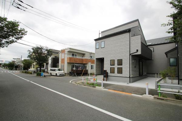 【８月おすすめ物件】板橋区高島平4丁目　新築一戸建て 前面道路含む現地写真