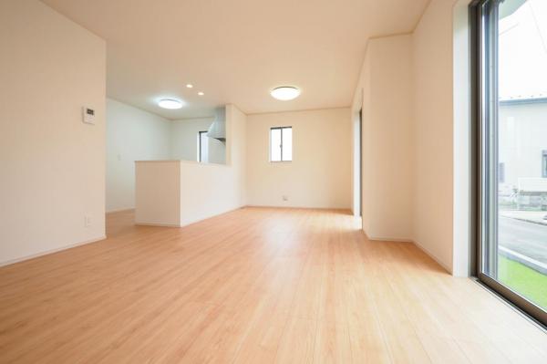 【見学予約受付中♪／全室南向き3LDK】小平市小川東町　新築一戸建て リビングダイニング