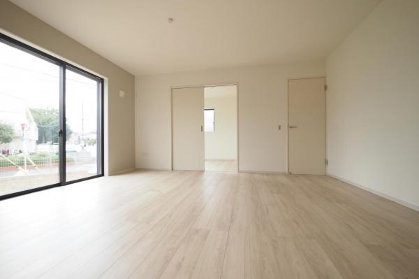 狭山市柏原　新築一戸建て リビングダイニング