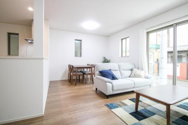 新座市栄5丁目　新築一戸建て リビングダイニング