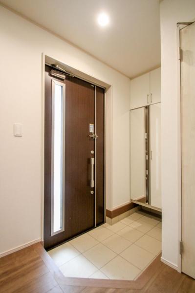 新座市栄5丁目　新築一戸建て 玄関