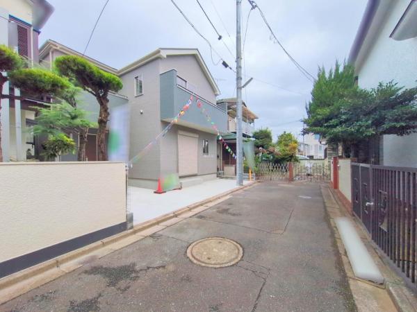 新座市栄5丁目　新築一戸建て 前面道路含む現地写真