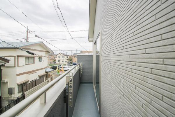新座市栄5丁目　新築一戸建て バルコニー