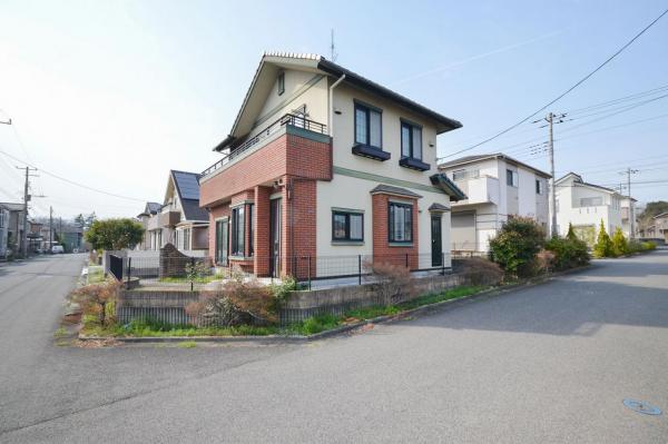 毛呂山町目白台2丁目　中古一戸建て 前面道路含む現地写真