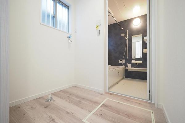 狭山市大字水野　新築一戸建て ランドリースペース